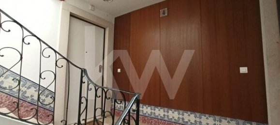 3 bedrooms Apartment in Lisbon, Portugal No. 77118 9