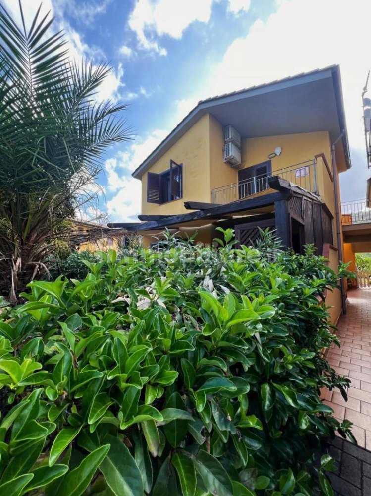 Вилла с 3 спальнями в Кампофеличе ди Рочелла, Италия № 318443