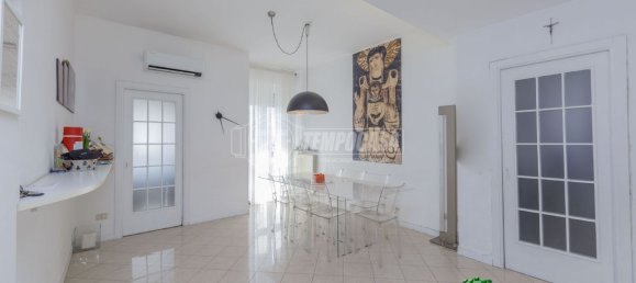 Apartamento de 3 dormitorios en Piacenza, Italy No. 20600 5