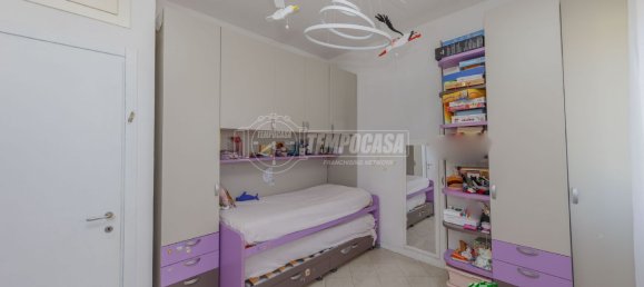 Apartamento de 3 dormitorios en Piacenza, Italy No. 20600 14