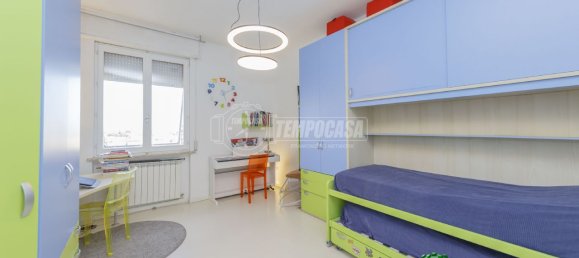 Apartamento de 3 dormitorios en Piacenza, Italy No. 20600 8
