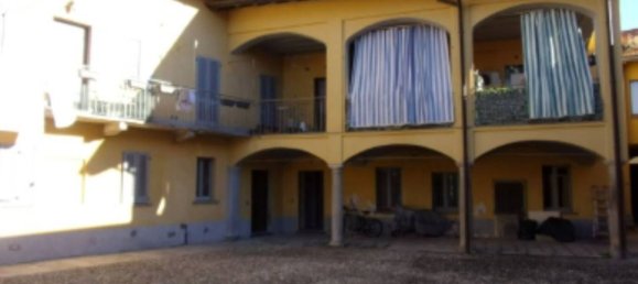 2 bedrooms Apartment in Samarate, Italy No. 315038 2