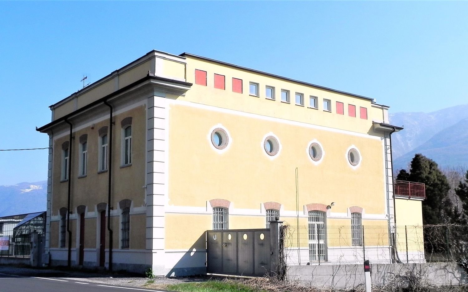 Здание 430м² в Боргоне Суза, Италия № 107107