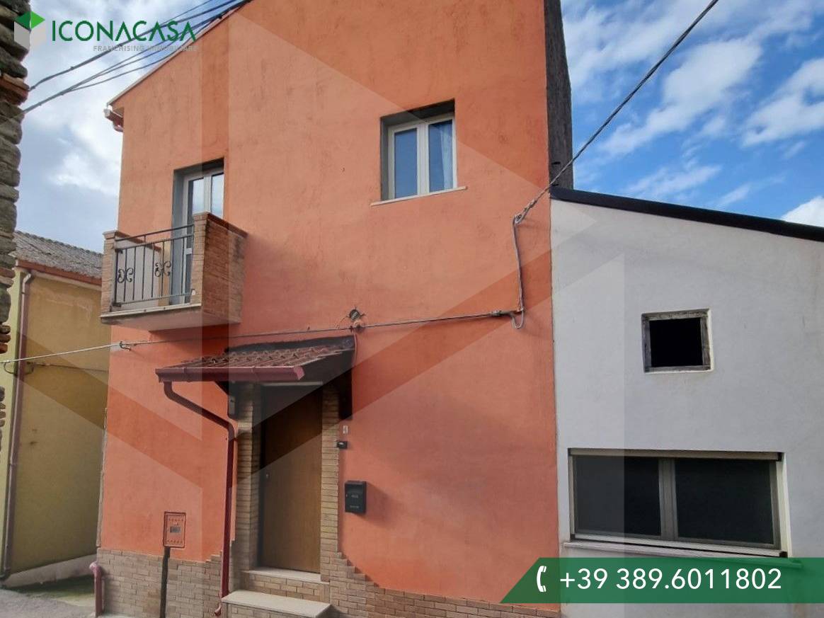 3 rooms House in Villalfonsina, Italy No. 22065
