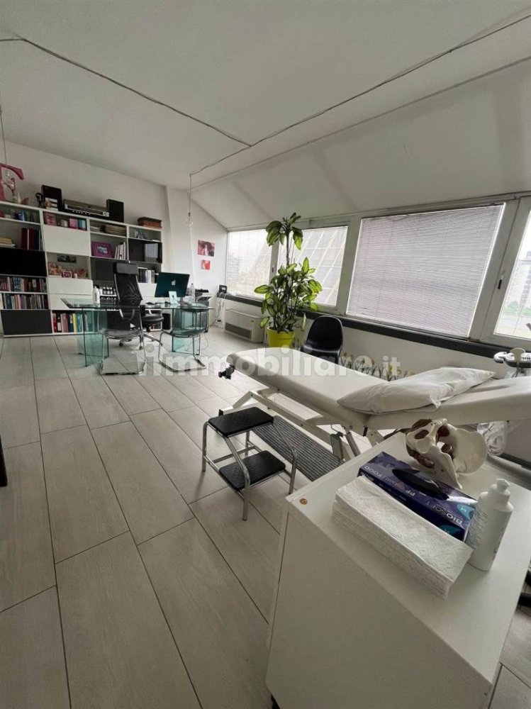 Escritório de 4 divisões em Modena, Italy N.º 198961