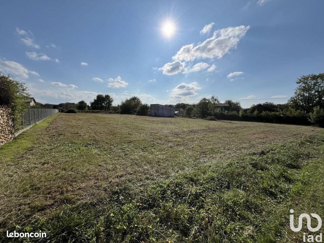 Terrain à Nieuil, France 2241m² No. 96449