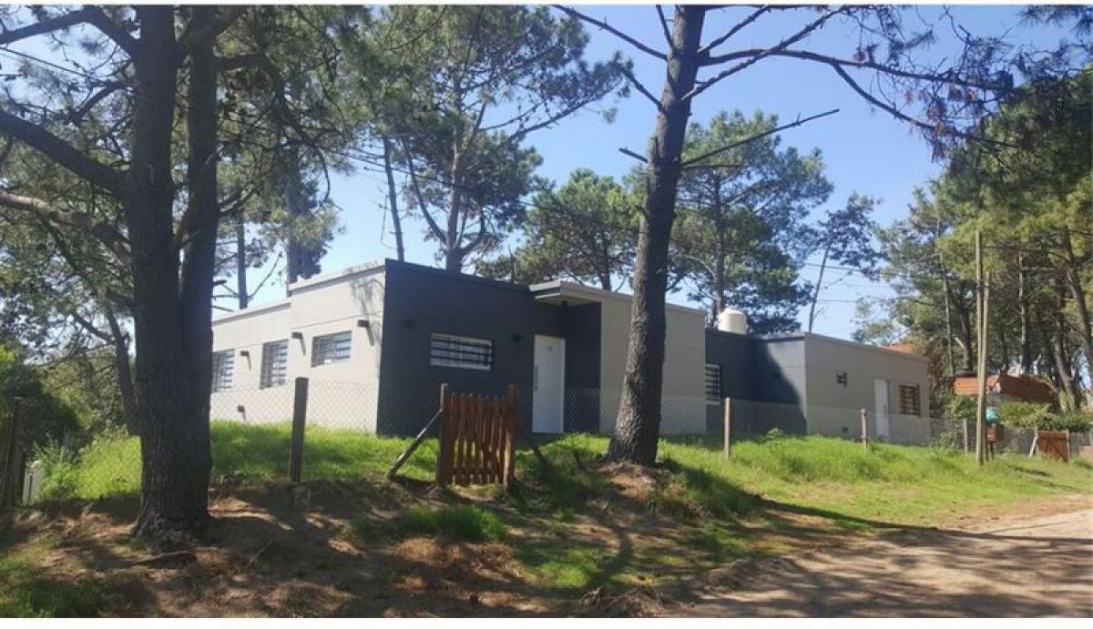 4 bedrooms House in Mar del Plata, Argentina No. 69590