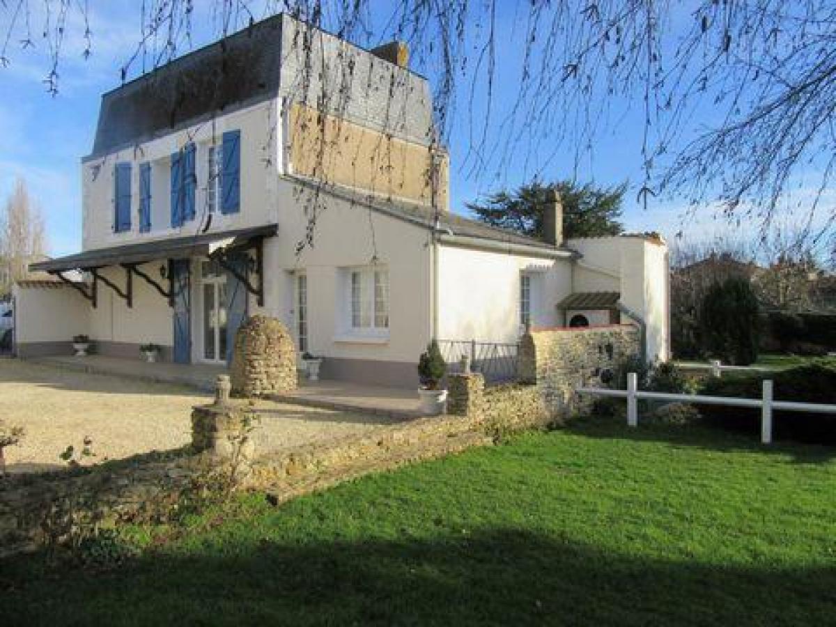 3 bedrooms House in Parthenay, France No. 28215