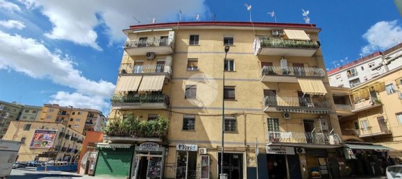 2 bedrooms Apartment in Naples, Italy No. 336353 4