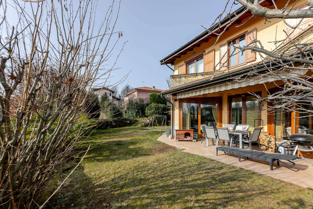 9 rooms Villa in Leggiuno, Italy No. 174211