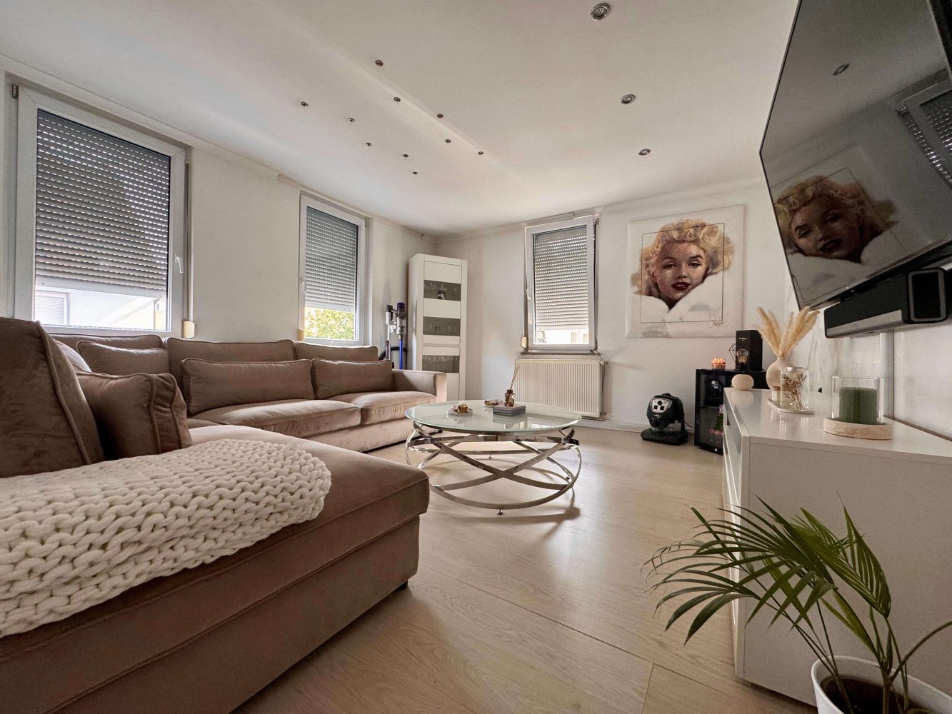 3غرفة شقة في Stuttgart, Germany رقم 109580