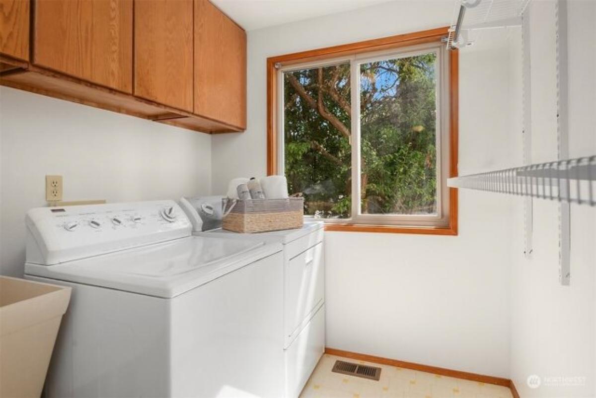 4 bedrooms House in Lake Forest Park, USA No. 405723