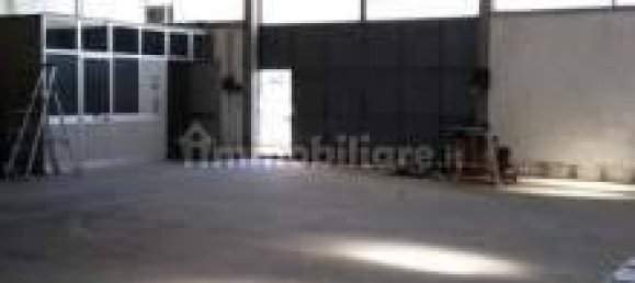 Склад с 2 комнатами в Капаннори, Италия № 102026 2