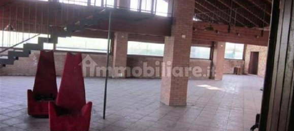 Склад с 2 комнатами в Капаннори, Италия № 102026 4