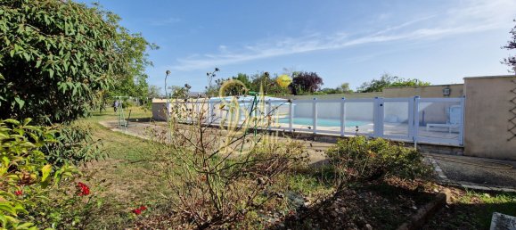 5 bedrooms House in Richelieu, France No. 71792 13