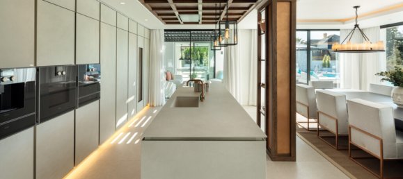 Villa de 5 dormitorios en Marbella, Spain No. 95245 13