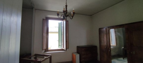 3 rooms Apartment in Vicchio, Italy No. 117446 2