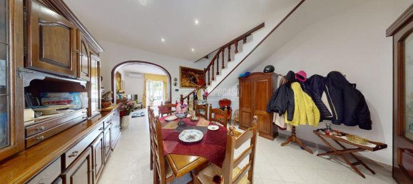 5 rooms Apartment in Lecce, Italy No. 18387 2