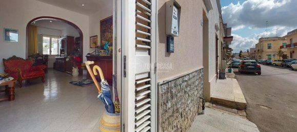 5 rooms Apartment in Lecce, Italy No. 18387 14