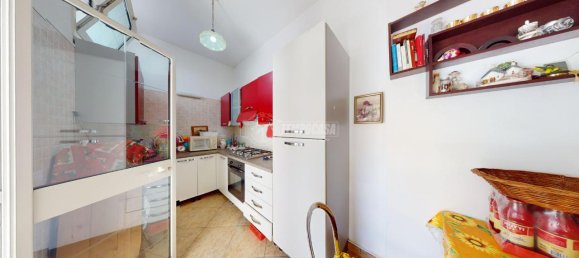 5 rooms Apartment in Lecce, Italy No. 18387 16