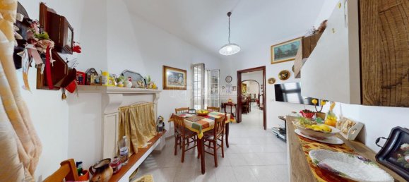 5 rooms Apartment in Lecce, Italy No. 18387 9