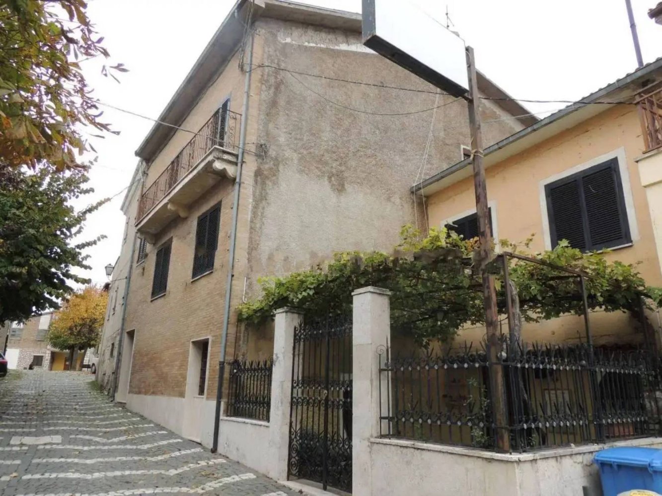 Gewerbliche Immobilie in Civita d'Antino, Italy 200m², Nr. 111434