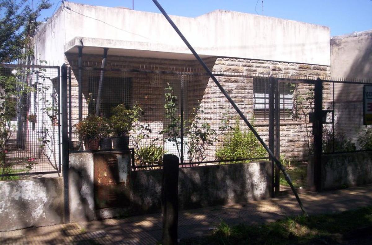 2 bedrooms House in Almirante Brown, Argentina No. 84833