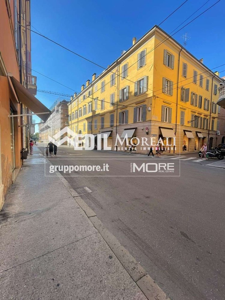 146m² Commercial property in Modena, Italy No. 315632