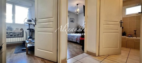 3 bedrooms Apartment in Saint-Ismier, France No. 189781 10