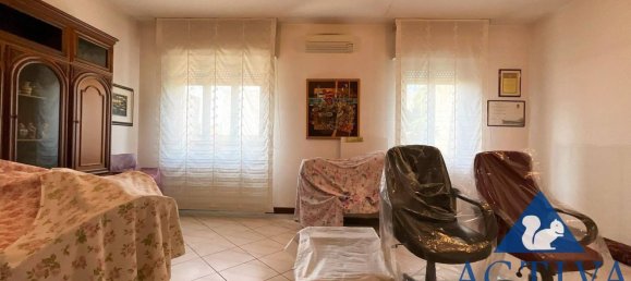 Villa de 11 dormitorios en Olgiate Olona, Italy No. 329693 16