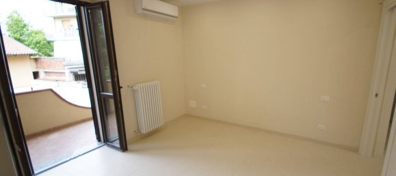 3 rooms Apartment in Turin, Italy No. 263213 3