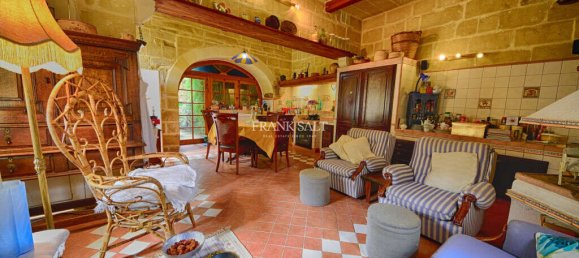 4 bedrooms House in Zurrieq, Malta No. 1700 3