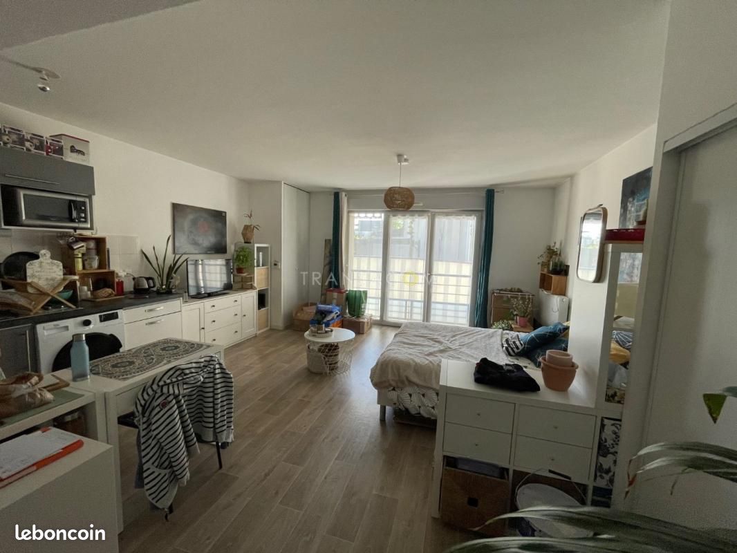 Studio in Tours, France No. 155828