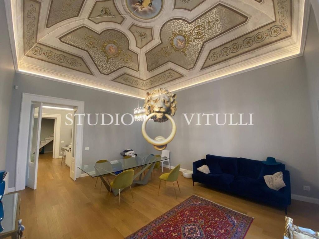 3 bedrooms Apartment in Bari, Italy No. 302695
