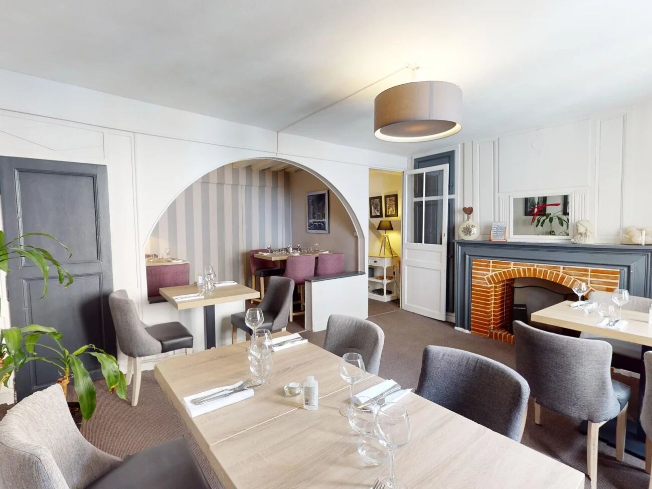 Propiedad comercial de 3 habitaciónes en Chartres, France No. 65807