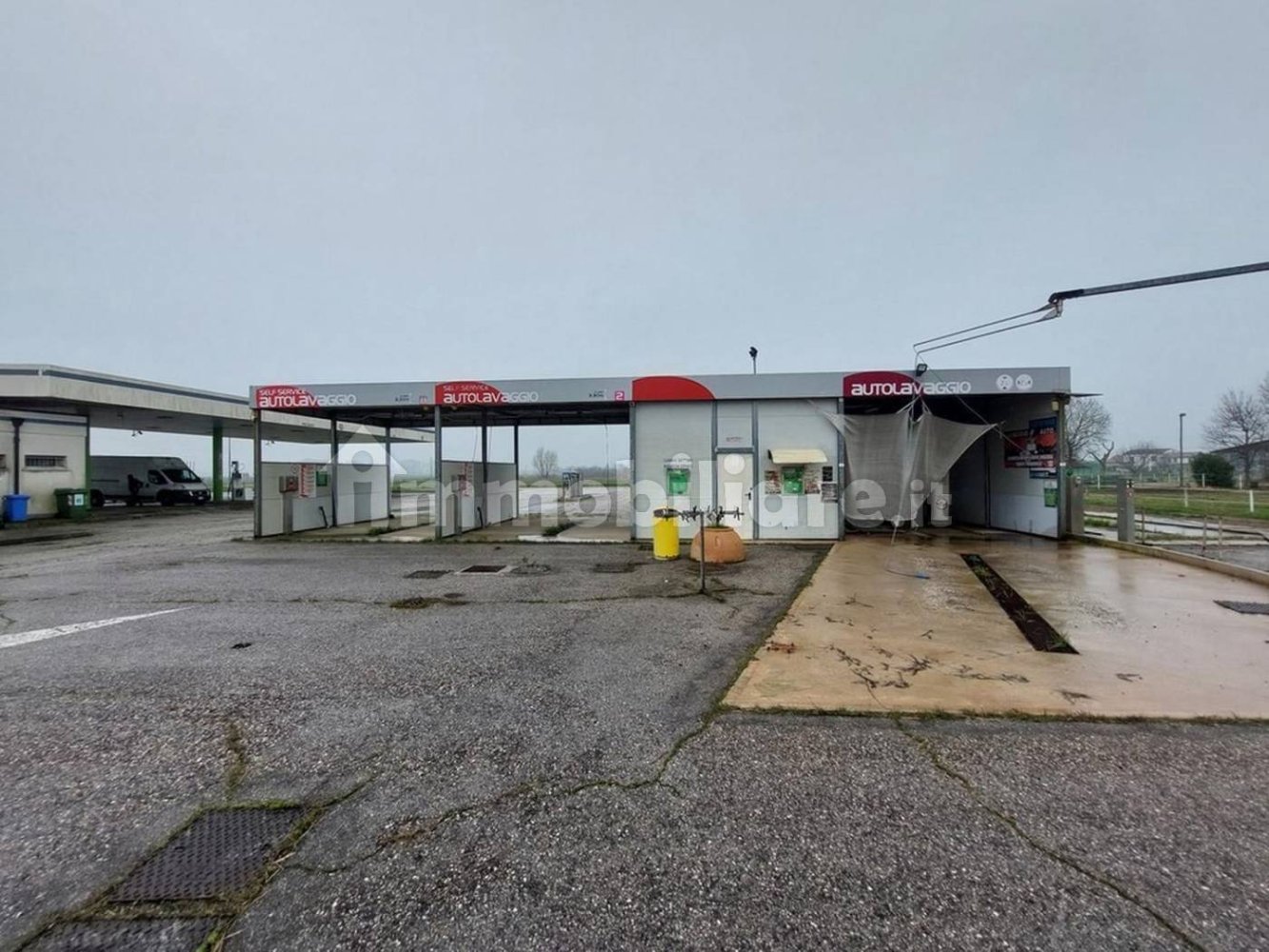 Propiedad comercial en Borgocarbonara, Italy 1203 m² No. 311137