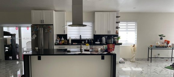 4 dormitorios villa en venta en Miami, Miami-Dade, Florida, USA № 614799 8