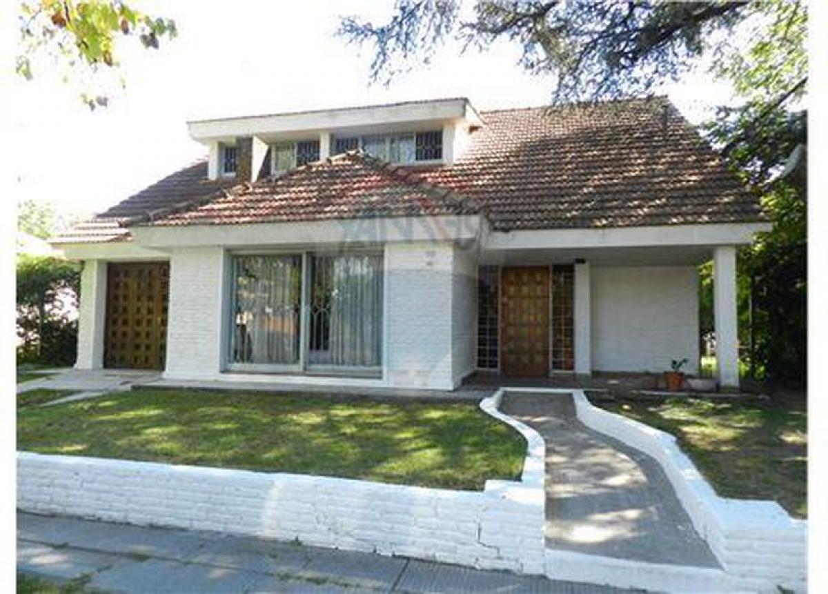 5 bedrooms House in Tres de Febrero, Argentina No. 88947