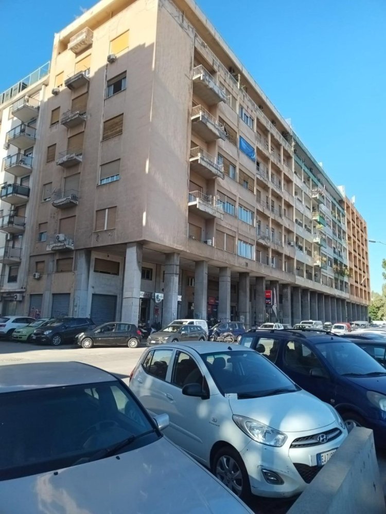 3 bedrooms Apartment in Palermo, Italy No. 317162
