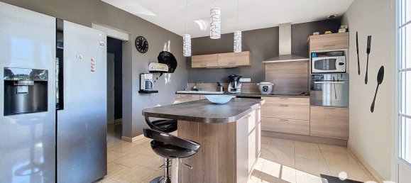 5 bedrooms House in Braine, France No. 227693 3