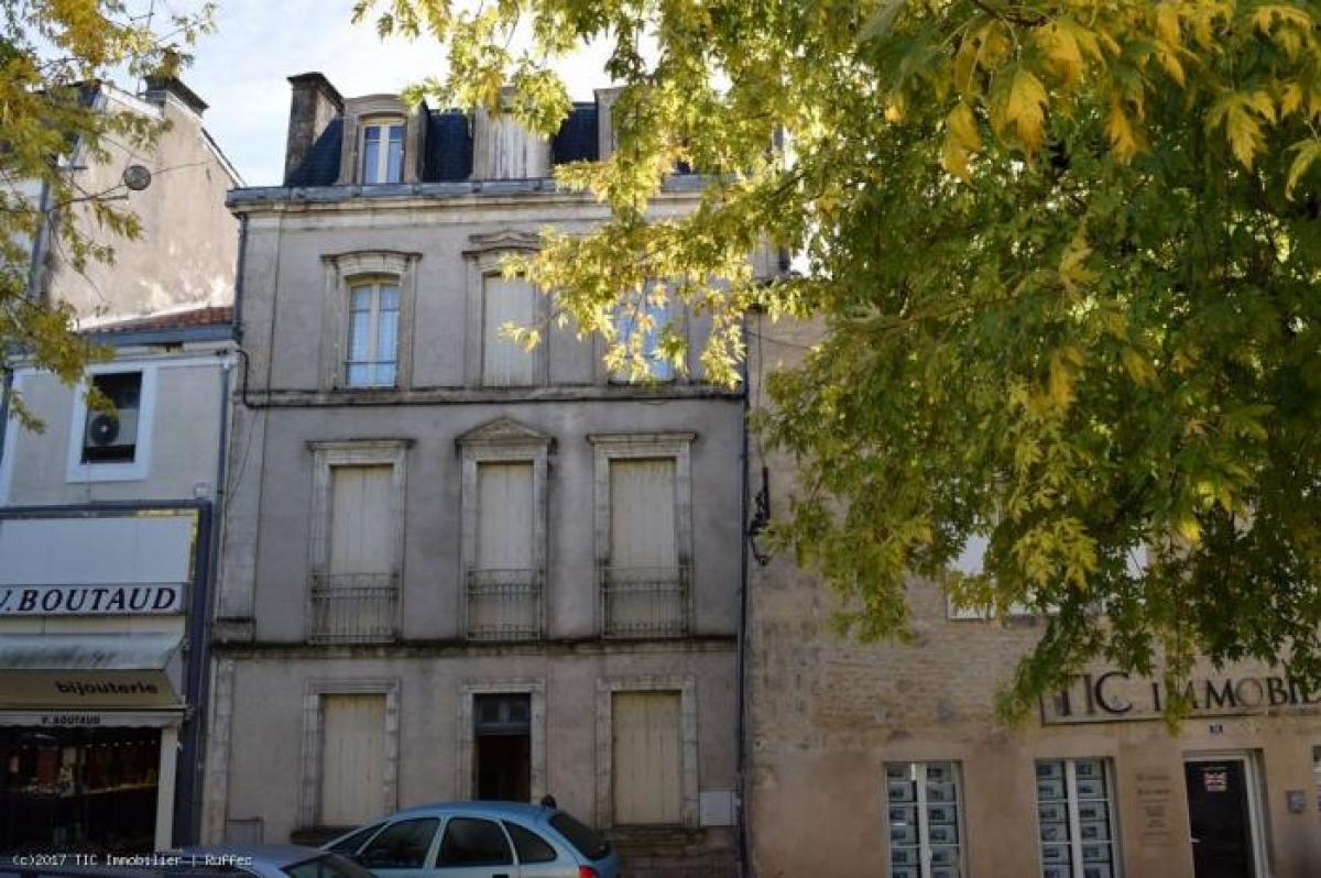 6 bedrooms House in Ruffec, France No. 22166