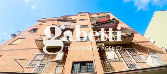 2 rooms Apartment in Rome, Italy No. 53107 3