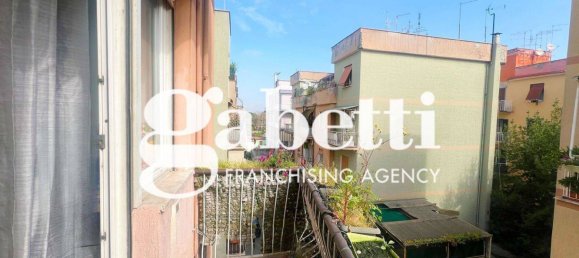 2 rooms Apartment in Rome, Italy No. 53107 89