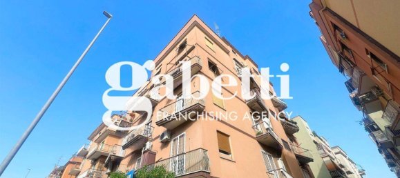 2 rooms Apartment in Rome, Italy No. 53107 2