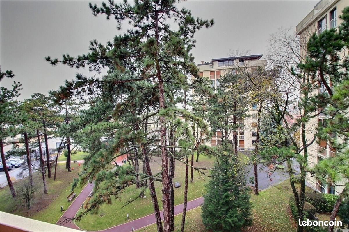 2 bedrooms Apartment in Reims, France No. 46526