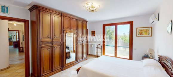 6 bedrooms House in Camerata Picena, Italy No. 335328 4