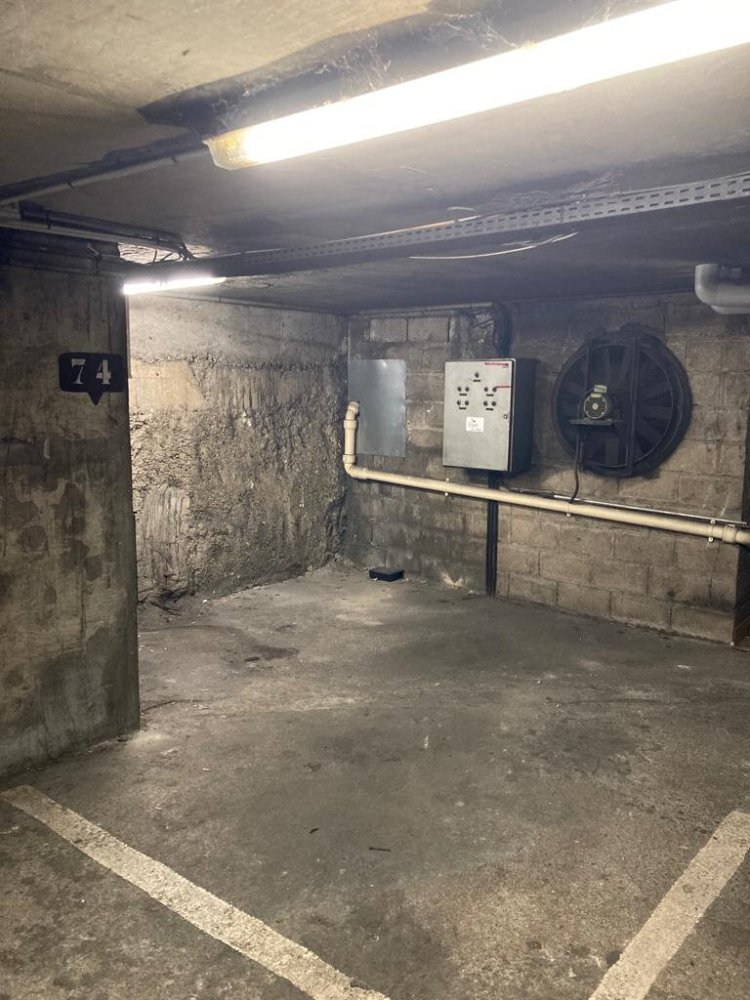  موقف سيارات في Paris, France 10متر مربع رقم 184134