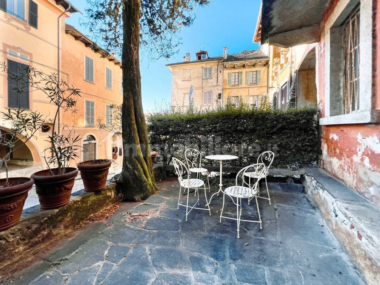 9 bedrooms House in Orta San Giulio, Italy No. 105005