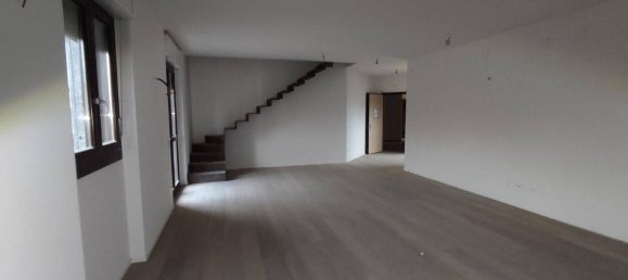 Apartamento T5 em Bovisio Masciago, Italy N.º 281722 6