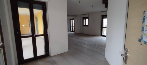 Apartamento T5 em Bovisio Masciago, Italy N.º 281722 4